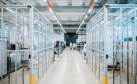 ABB otwiera nową fabrykę szybkich ładowarek DC 