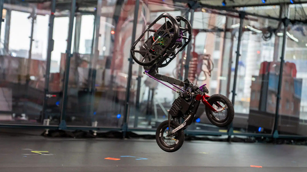 Zwinność bez skomplikowanej mechaniki. Nowy robot mobilny rzuca wyzwanie maszynom kroczącym