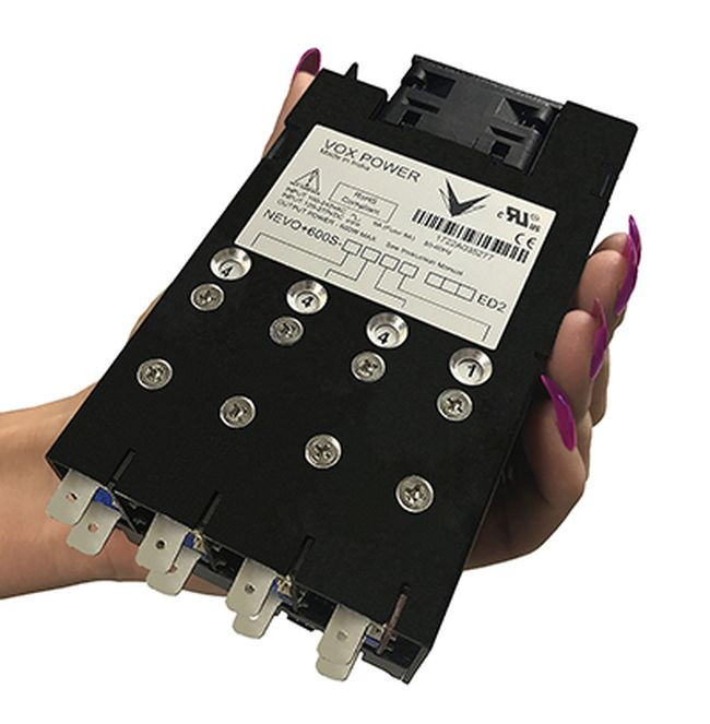 Małogabarytowy, wielowyjściowy zasilacz programowalny 600 W dla przemysłu i medycyny