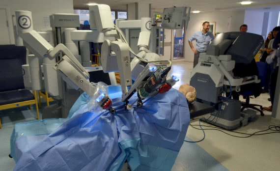 W Polsce dynamicznie rośnie liczba zrobotyzowanych operacji chirurgicznych 
