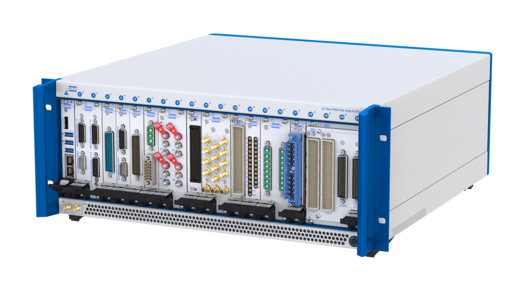 21-slotowa szafa PXIe Hybrid z zasilaczem 900 W i inteligentnym systemem zarządzania