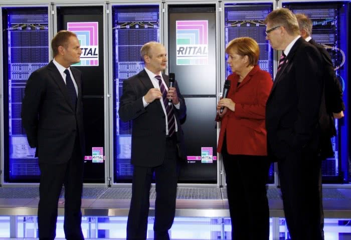 Angela Merkel i Donald Tusk odwiedzają stoisko Rittal na targach  CeBIT 2013 