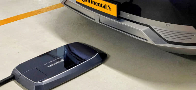 Continental pracuje nad inteligentnymi robotami do ładowania EV 