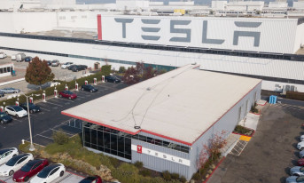 Tesla chce dostarczać komponenty i oprogramowanie innym producentom