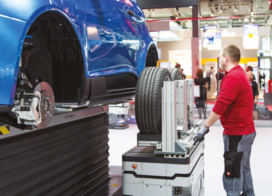 Technika napędowa SEW-EURODRIVE w rzeczywistości 4.0