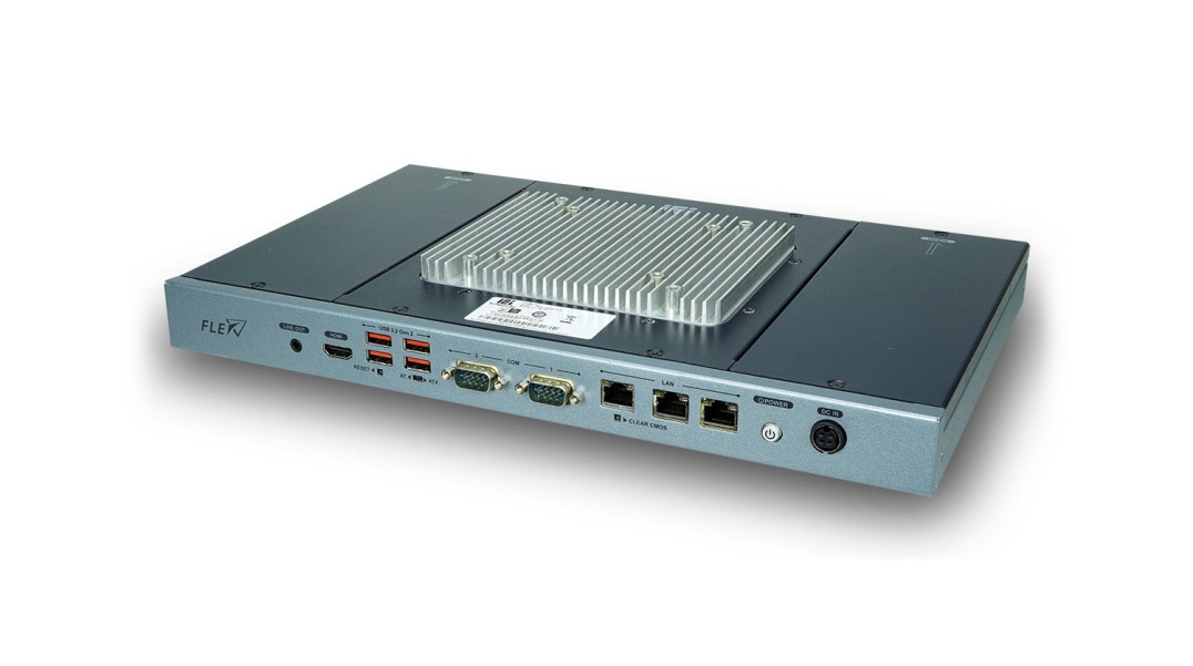 Małogabarytowy komputer embedded z chłodzeniem pasywnym i portami PoE