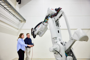 Roboty modułowe o udźwigu do 620 kg i dokładności ścieżki od 0,6 mm