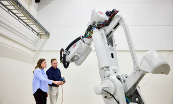 Roboty modułowe o udźwigu do 620 kg i dokładności ścieżki od 0,6 mm