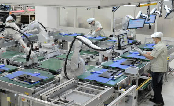 Roboty współpracujące poprawiają wydajność produkcji w firmie Qisda 