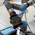 Precyzyjna obróbka metali z robotami Universal Robots 