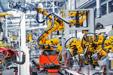 Produkcja pojazdów elektrycznych winduje sprzedaż robotów przemysłowych do rekordowych poziomów 