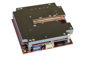 Komputer embedded o wymiarach 96 x 90 x 37 mm z mikroprocesorem Xeon-E 9. generacji