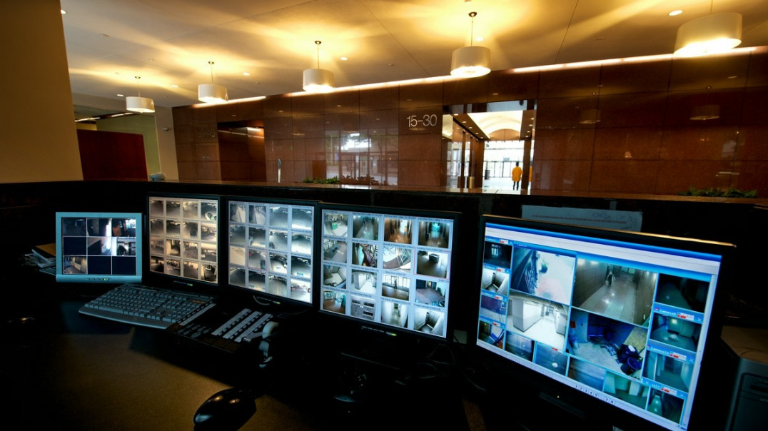 Nowoczesne centrum nadzoru wizyjnego: ergonomia i technologia w służbie bezpieczeństwa