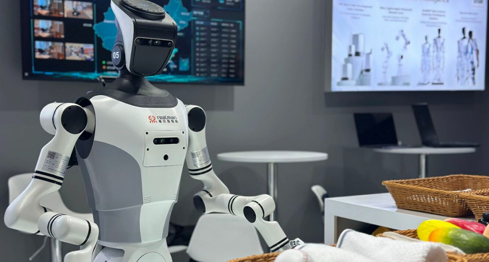 Humanoidalny RealBOT pokazuje przyszłość współpracy człowieka z robotem
