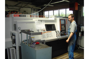 Automat tokarski CNC: Quick Turn Nexus 250 firmy Mazak