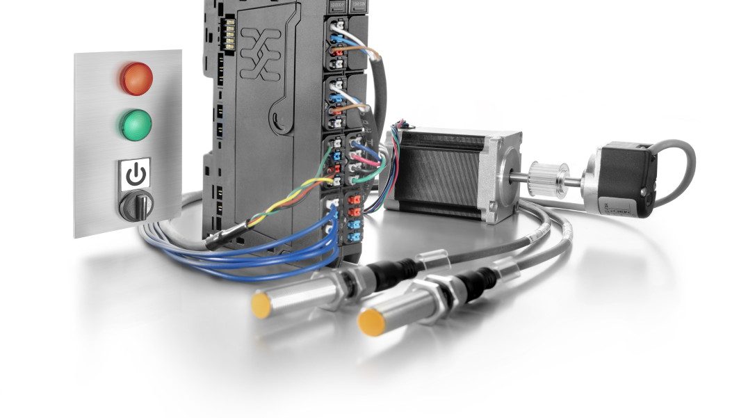 Wielofunkcyjny moduł sterujący pracą silników krokowych