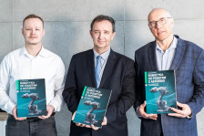 Pierwszy w Polsce podręcznik robotyki dla szkół średnich oparty na robocie Astorino