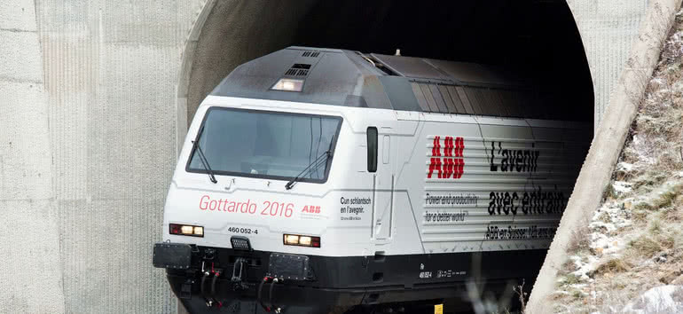 Gotthard-Basistunnel z instalacjami ABB przyjął pierwszy przejazd pasażerski 