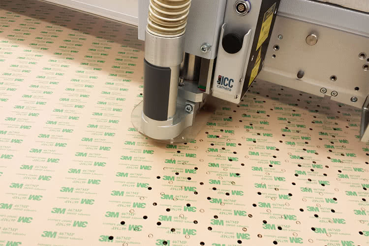 Semicon powiększył park maszynowy o laserowy ploter tnący