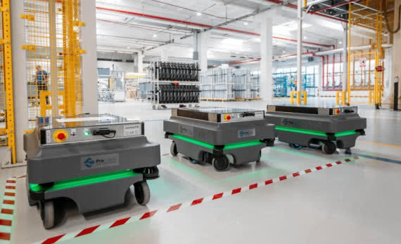 Roboty MiR usprawniają logistykę w zakładzie Whirlpool w Łodzi 