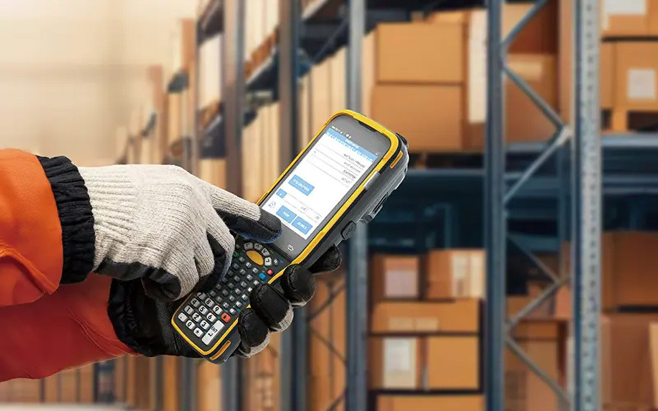 Przemysłowy komputer mobilny RK96