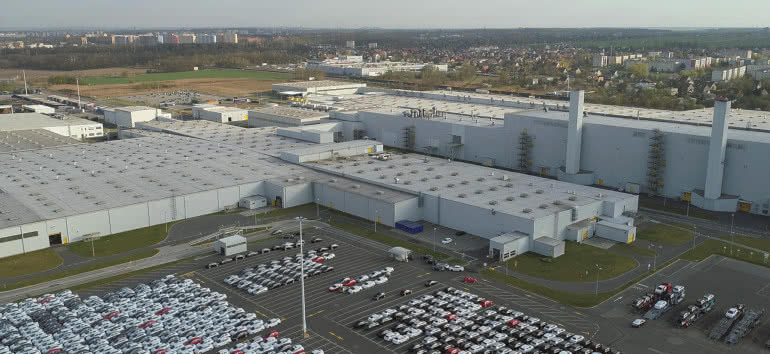 PSA przenosi produkcję samochodów do Polski i innych krajów europejskich 