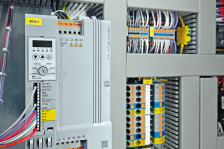 Falowniki CONTACTRON Speed Starter do 7,5 kW – intuicyjna regulacja prędkości i bezpieczna praca silników
