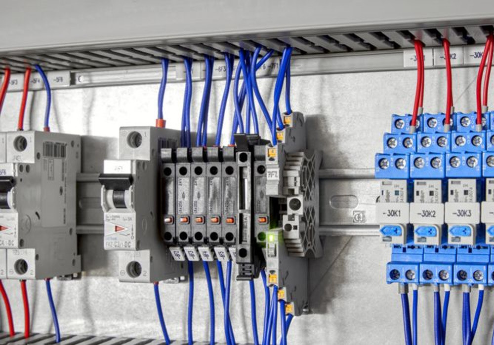 Elektroniczne wyłączniki zabezpieczające PTCB eFuse