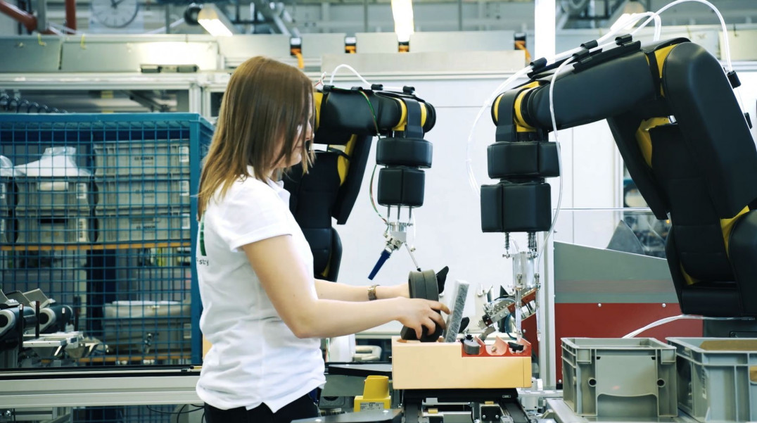 Robot współpracujący z możliwością zwiększania szybkości pracy