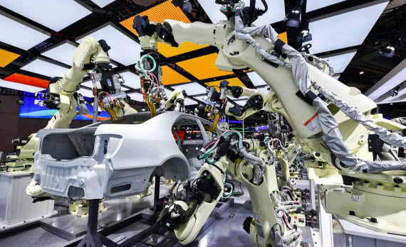 Czy roboty zabierają, czy tworzą miejsca pracy? 