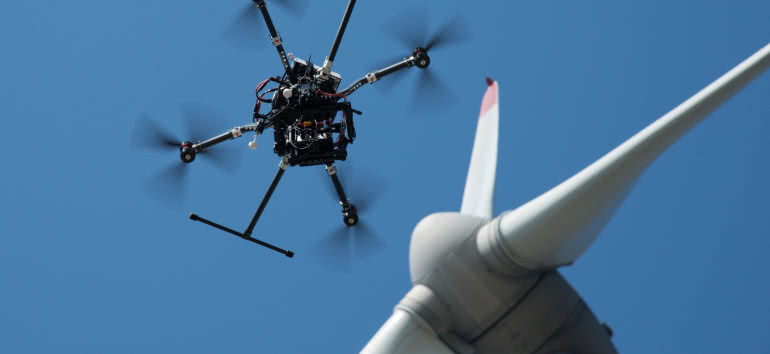 Drony przeprowadzą inspekcję turbin wiatrowych 