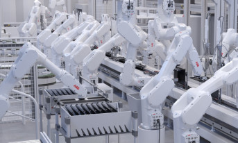 6-osiowy robot przemysłowy IRB 1300 w wersji do pracy w strefach wolnych od zanieczyszczeń