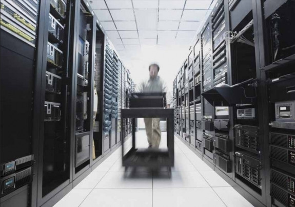 Jak zasilacze UPS i kształt centrów danych dostosowują się do wyzwań ery Big Data?