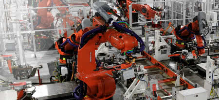 Roczna sprzedaż robotów po raz pierwszy przekroczyła 200 tys. maszyn 